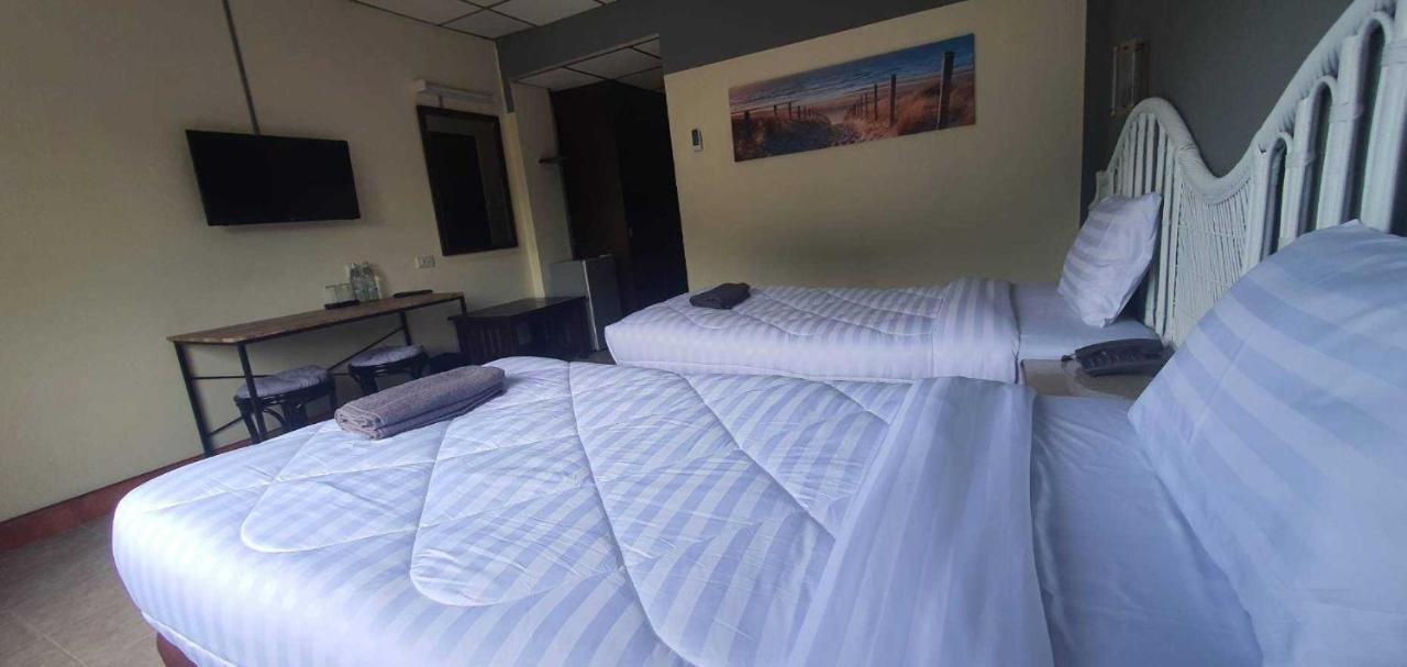 Nora Bukit Hotel Phuket Bagian luar foto